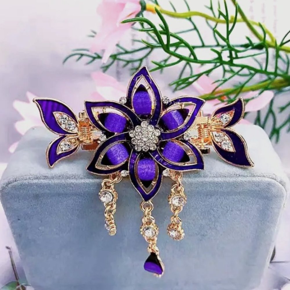 SPARKLING FLOWER HAIR CLIP in Violet